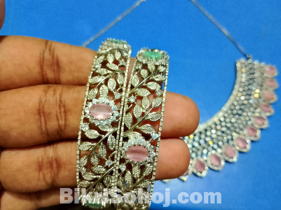 Diamond cut neckless set